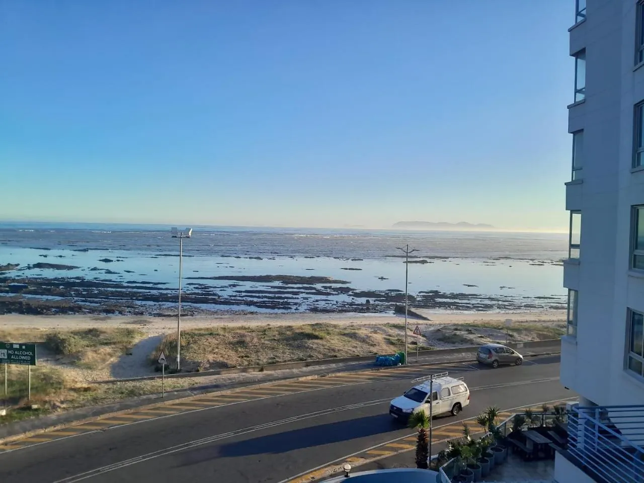 Sunset 786 Holiday Accommodation-Room 208 Strand