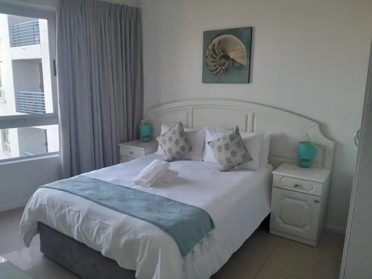 Sunset 786 Holiday Accommodation-Room 208 Strand